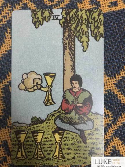 圣杯四逆位_圣杯四正位爱情婚姻事业解读-塔罗牌占卜师Luke✦₊